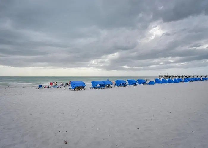 Steps To Beach, Pool Access: Indian Shores