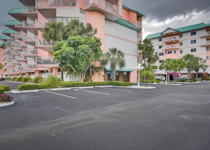 Steps To Beach, Pool Access: Indian Shores Holiday home *