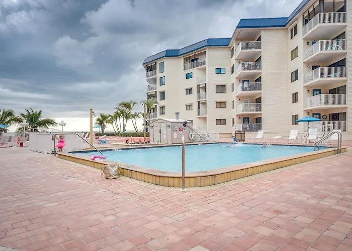 Holiday home Steps To Beach, Pool Access: Indian Shores *