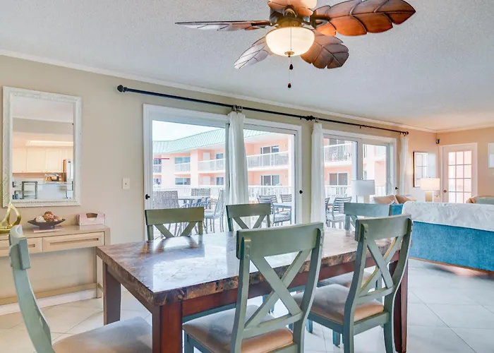 Steps To Beach, Pool Access: Indian Shores Holiday home *