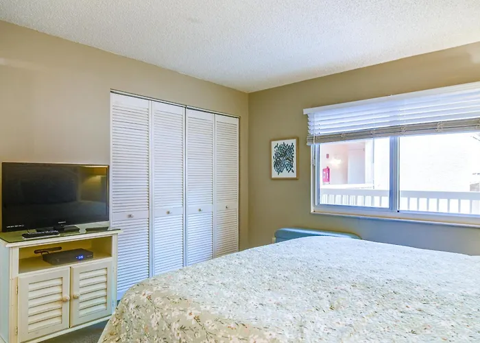 Steps To Beach, Pool Access: Indian Shores * Clearwater Beach