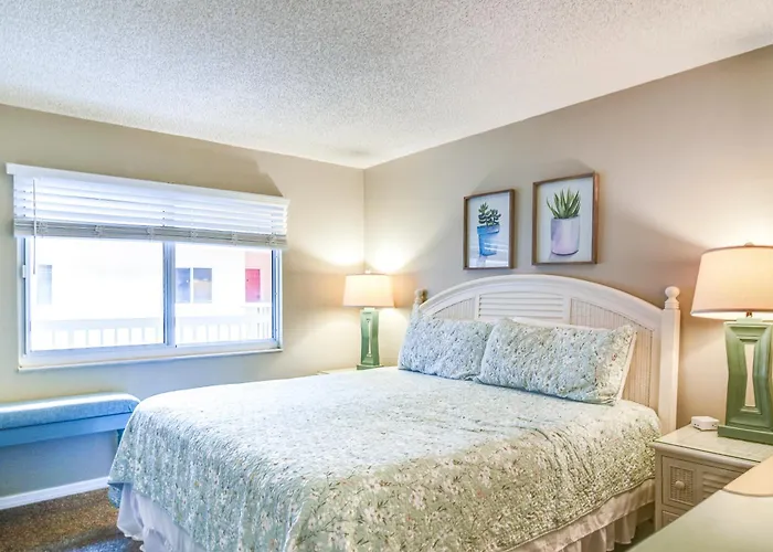 Steps To Beach, Pool Access: Indian Shores