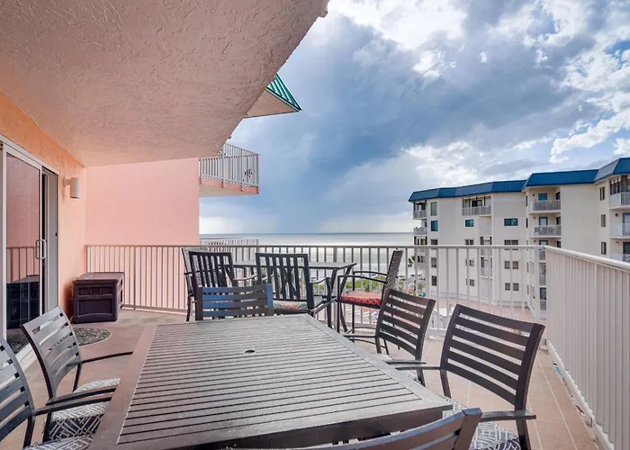 Steps To Beach, Pool Access: Indian Shores Holiday home *