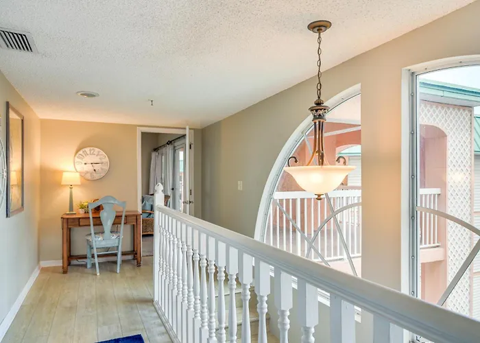 Holiday home Steps To Beach, Pool Access: Indian Shores Clearwater Beach