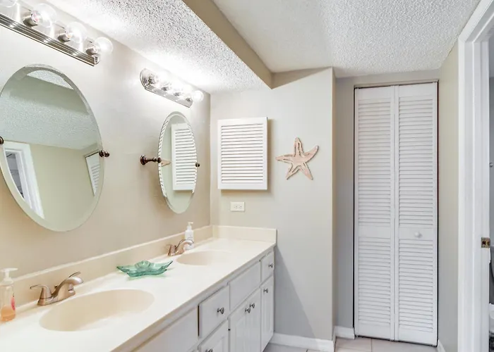 Steps To Beach, Pool Access: Indian Shores *
