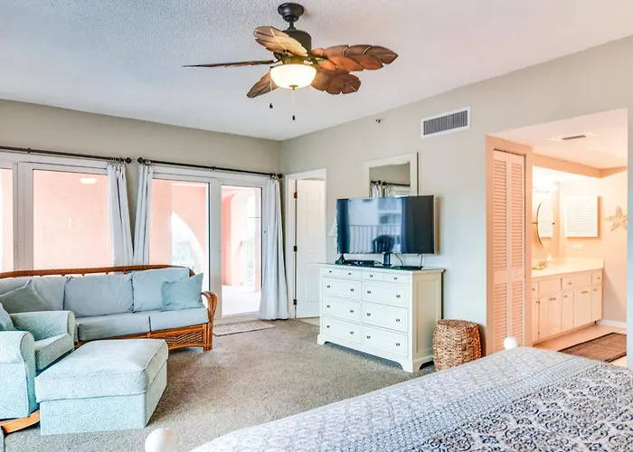Holiday home Steps To Beach, Pool Access: Indian Shores *
